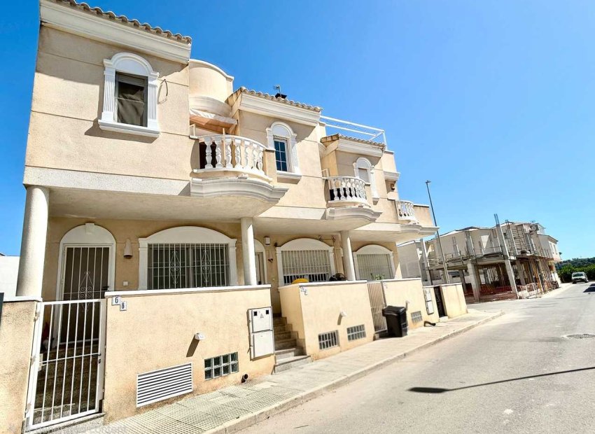 Reventa - Adosado -
Formentera del Segura