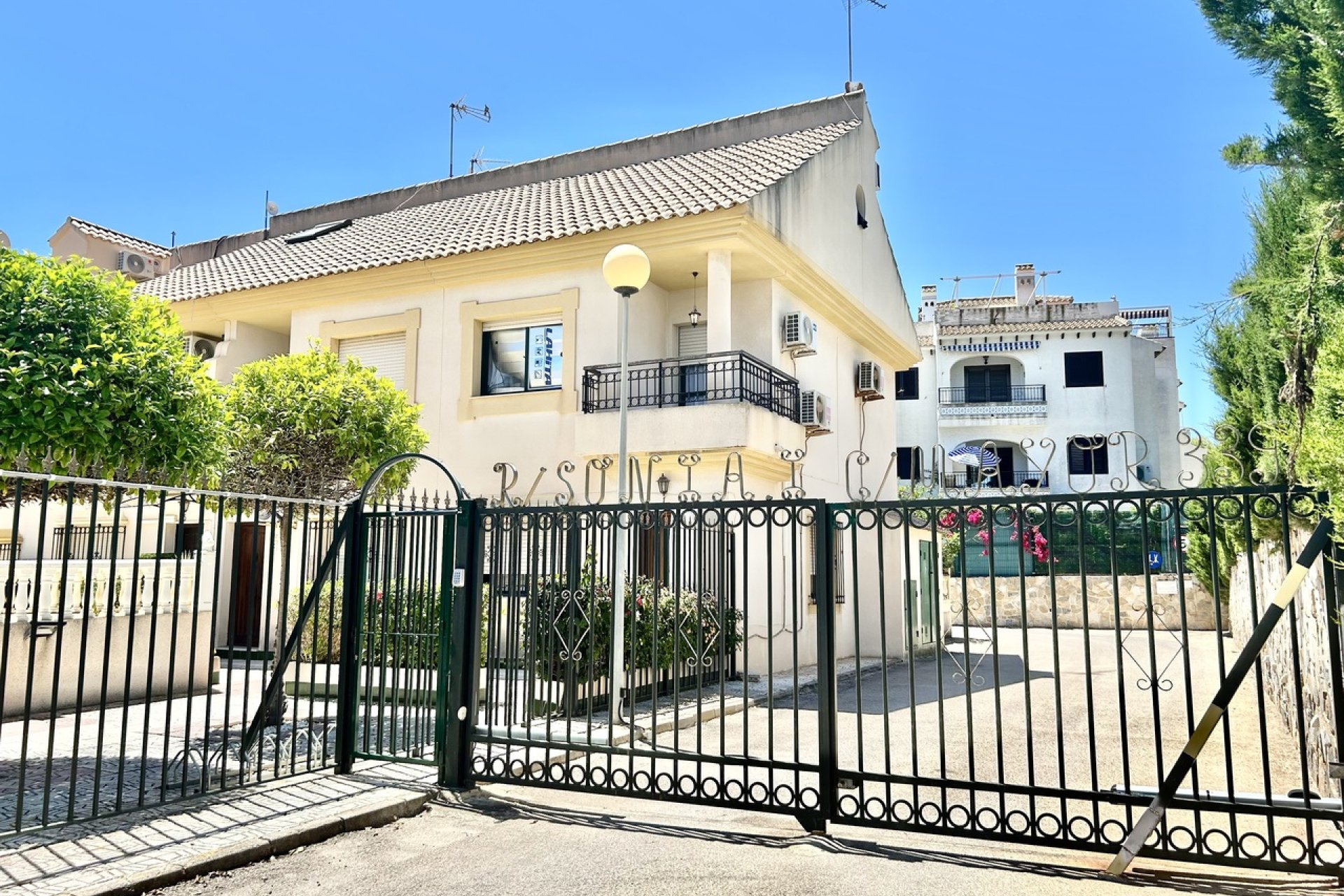Reventa - Adosado -
Orihuela Costa - La Zenia