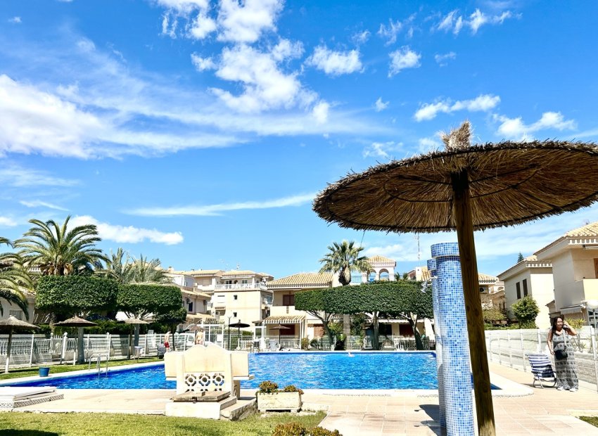 Reventa - Adosado -
Orihuela Costa - Playa Flamenca