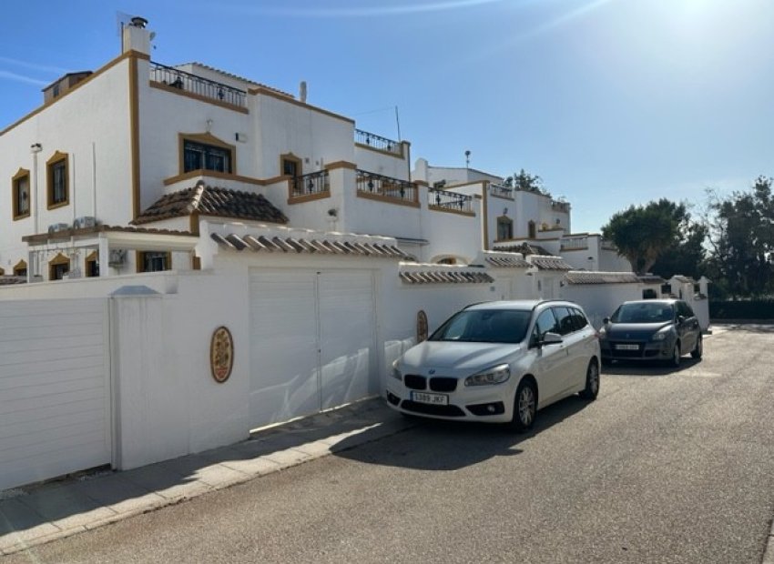 Reventa - Adosado -
Orihuela - Entre Naranjos Vistabella