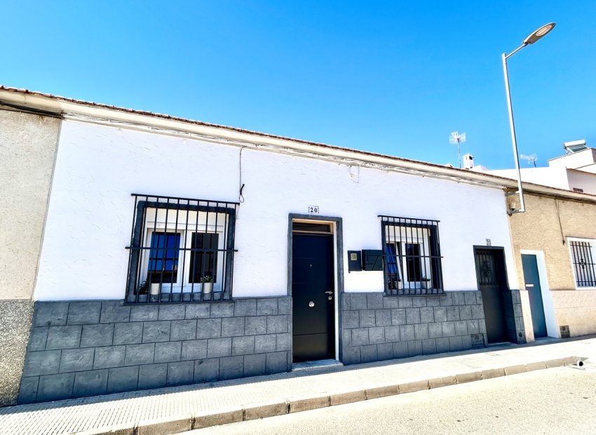 Reventa - Adosado -
San Miguel de Salinas