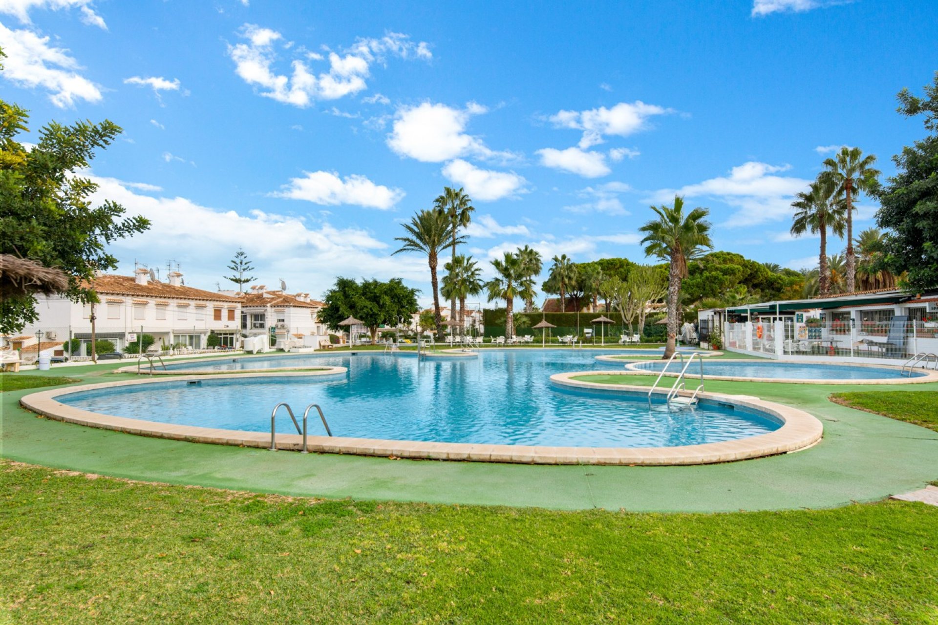 Reventa - Adosado -
Torrevieja - Lago Jardin