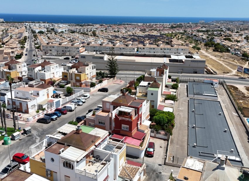 Reventa - Adosado -
Torrevieja - Los Altos