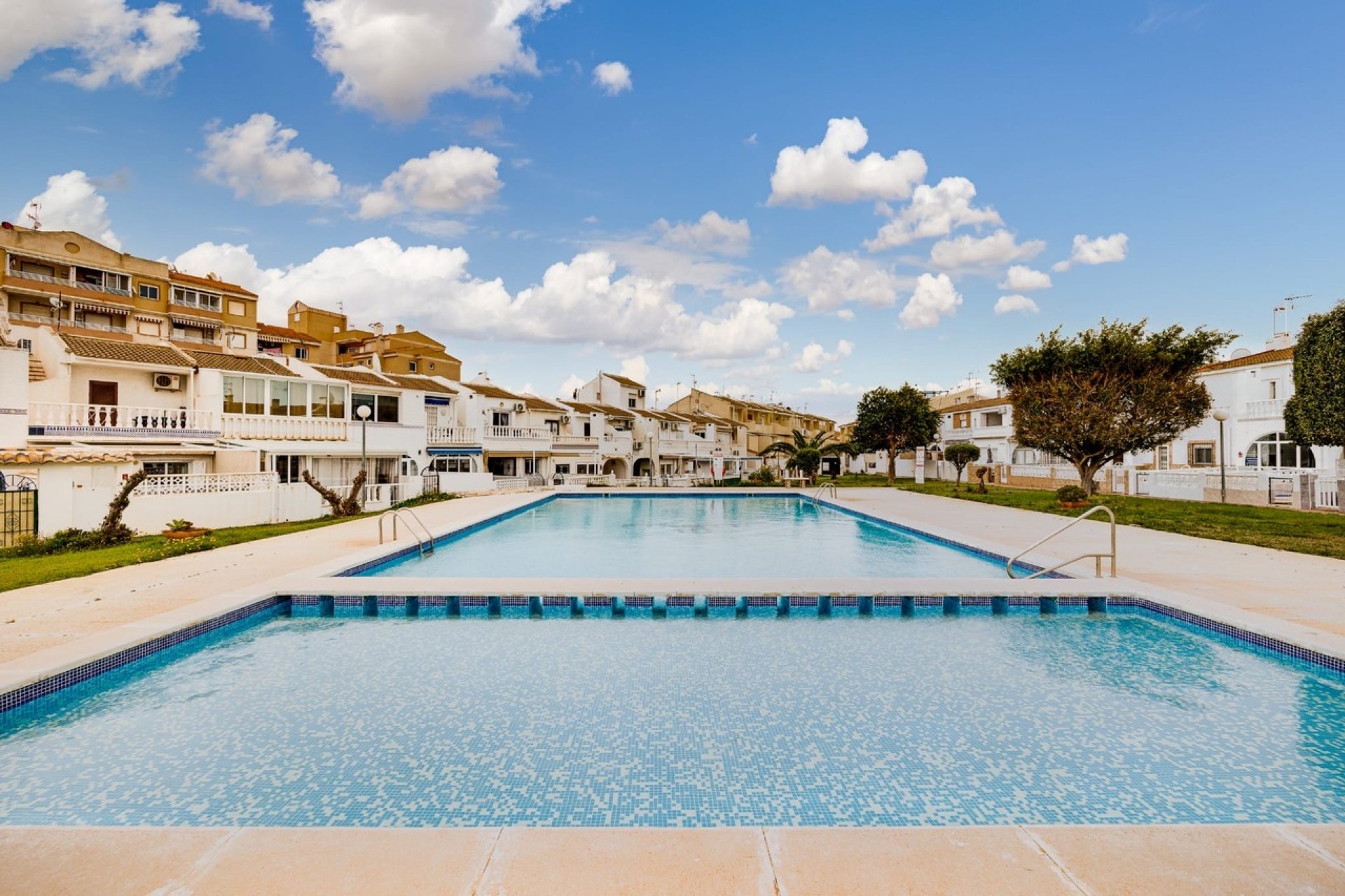 Reventa - Adosado -
Torrevieja