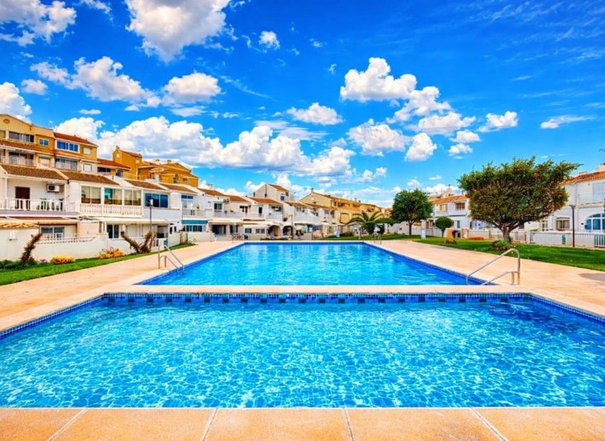 Reventa - Adosado -
Torrevieja