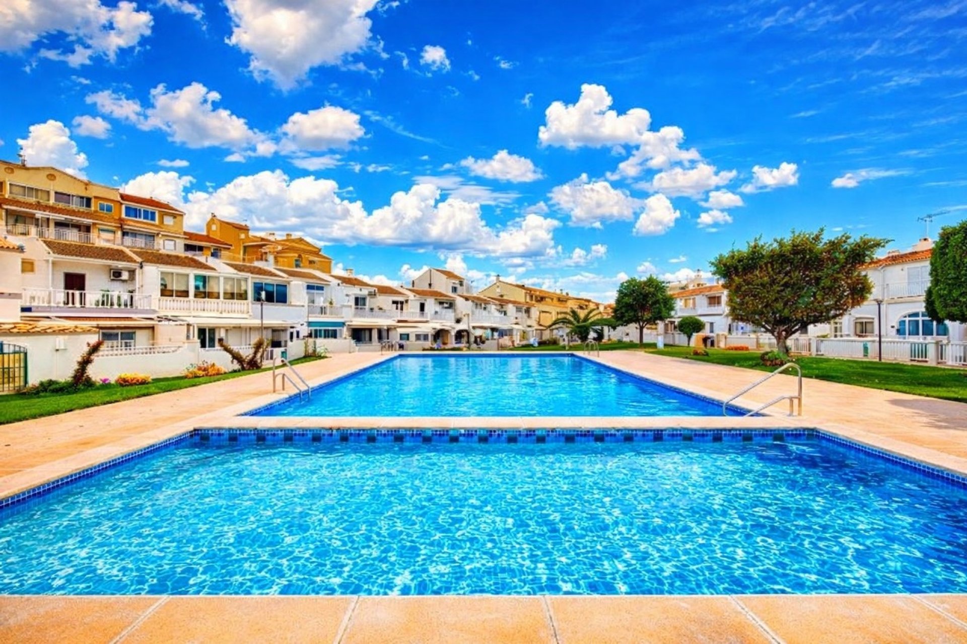 Reventa - Adosado -
Torrevieja