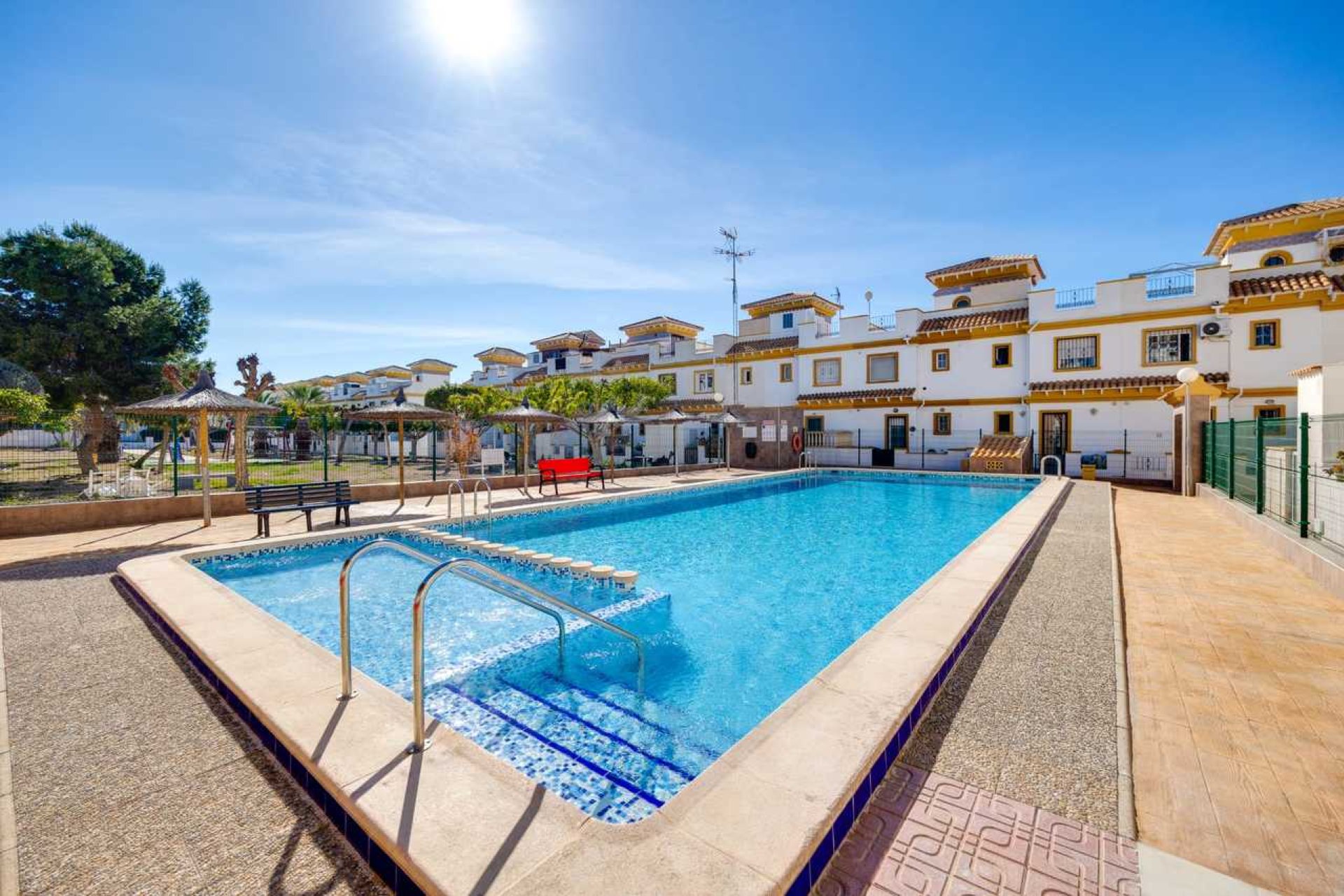 Reventa - Adosado -
Torrevieja