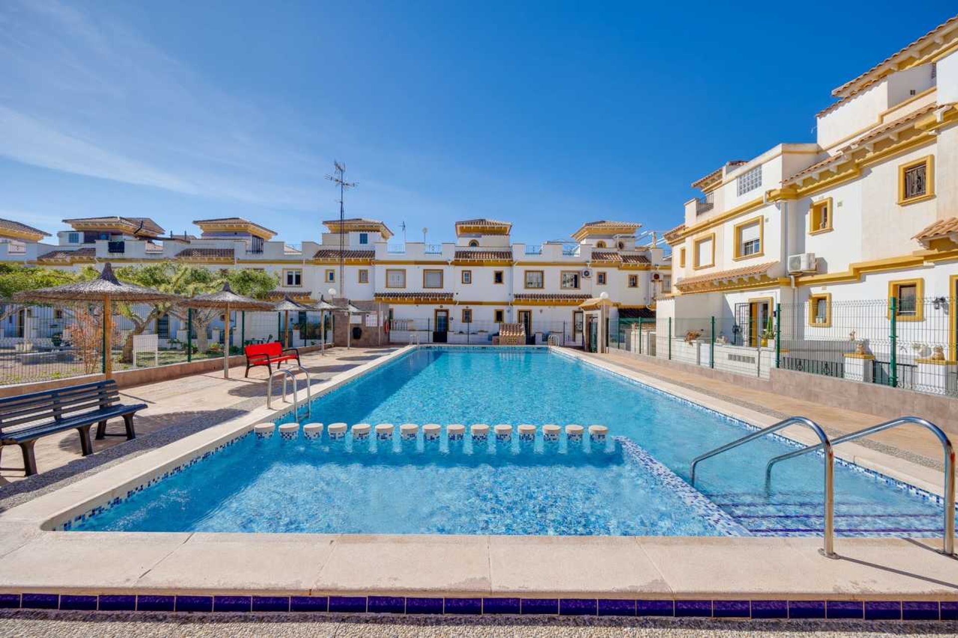 Reventa - Adosado -
Torrevieja