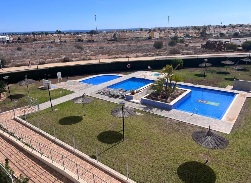 Reventa - Apartamento / piso -
Dehesa De Campoamor - Lomas De Campoamor