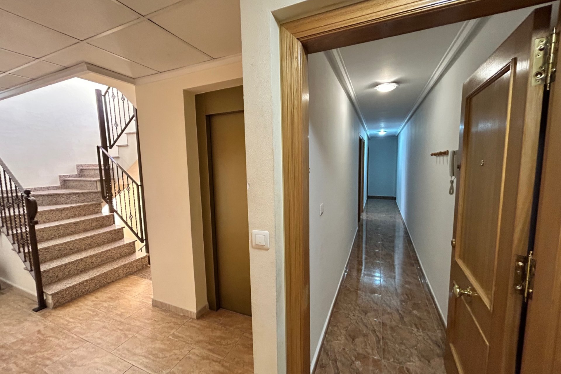 Reventa - Apartamento / piso -
Jacarilla - pueblo
