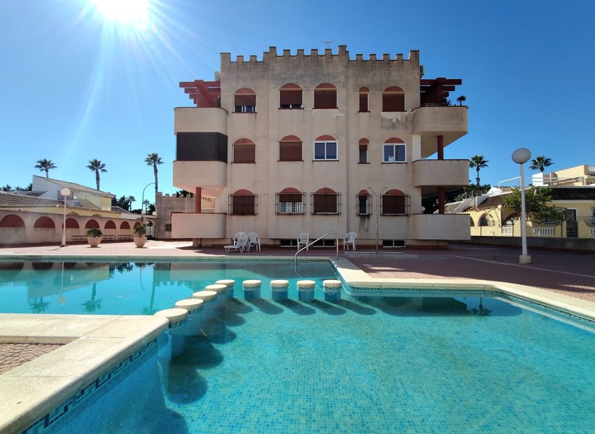 Reventa - Apartamento / piso -
Los Alcazares - Los Alcázares
