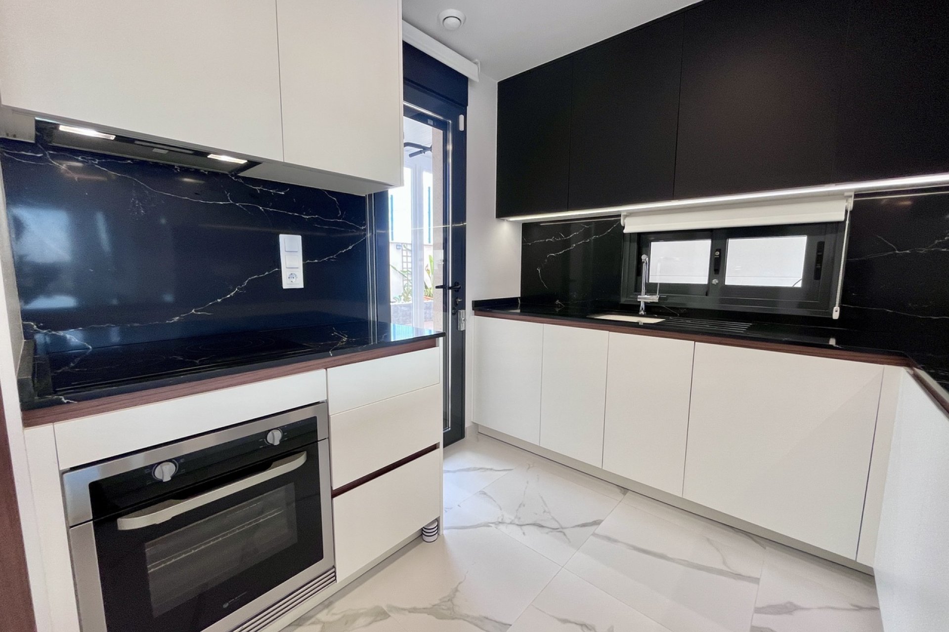 Reventa - Apartamento / piso -
San Miguel de Salinas