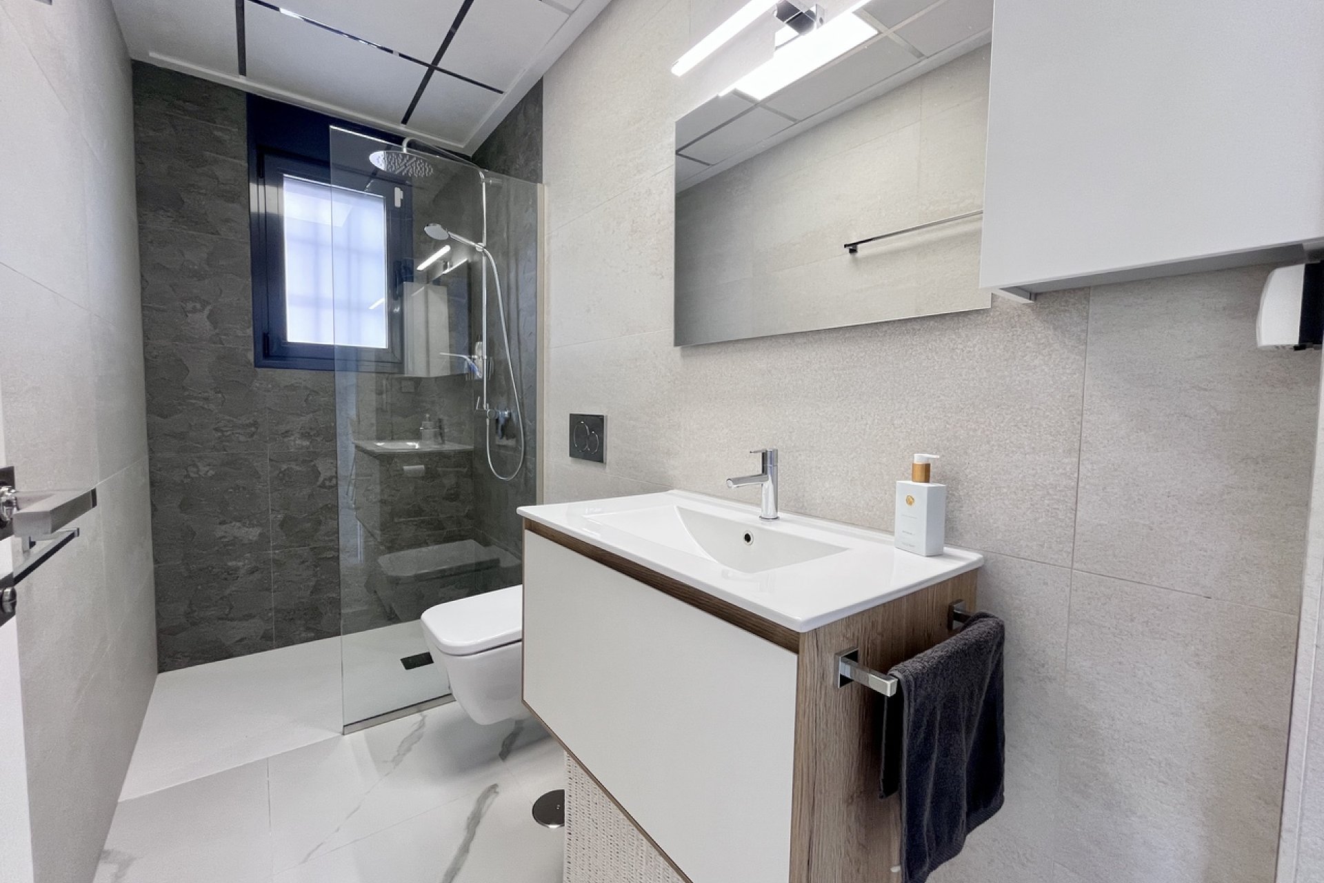 Reventa - Apartamento / piso -
San Miguel de Salinas