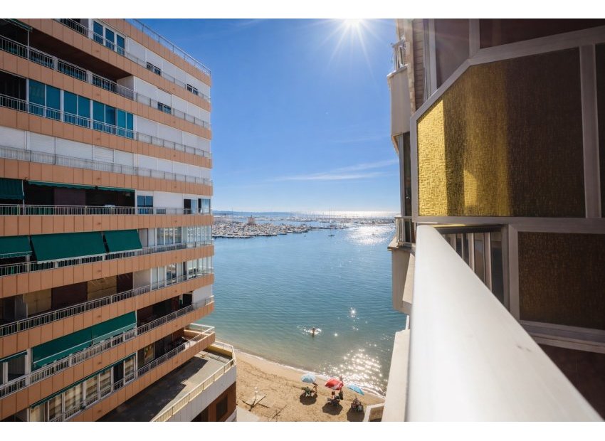 Reventa - Apartamento / piso -
Torrevieja - Playa del Acequión