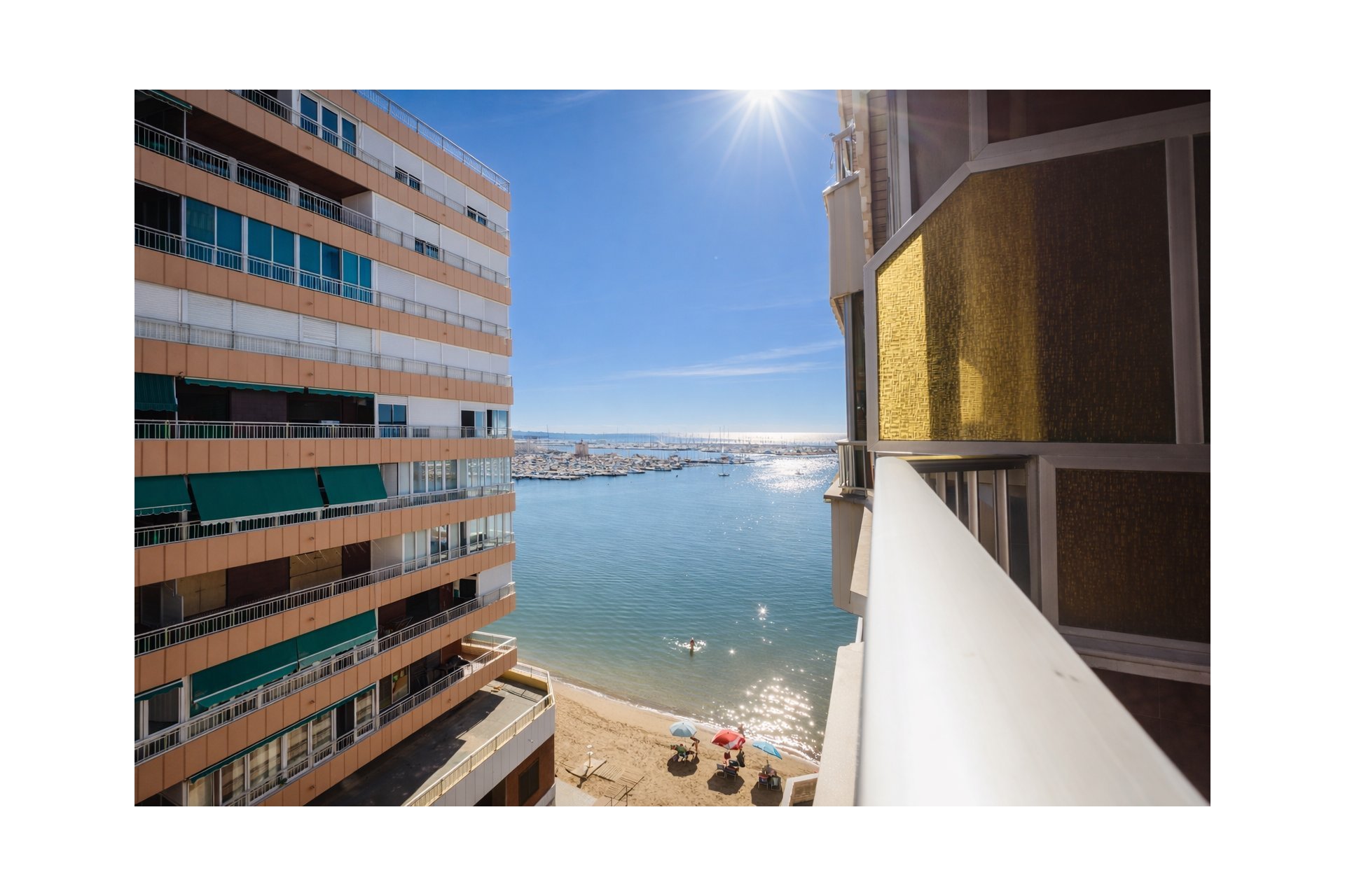 Reventa - Apartamento / piso -
Torrevieja - Playa del Acequión