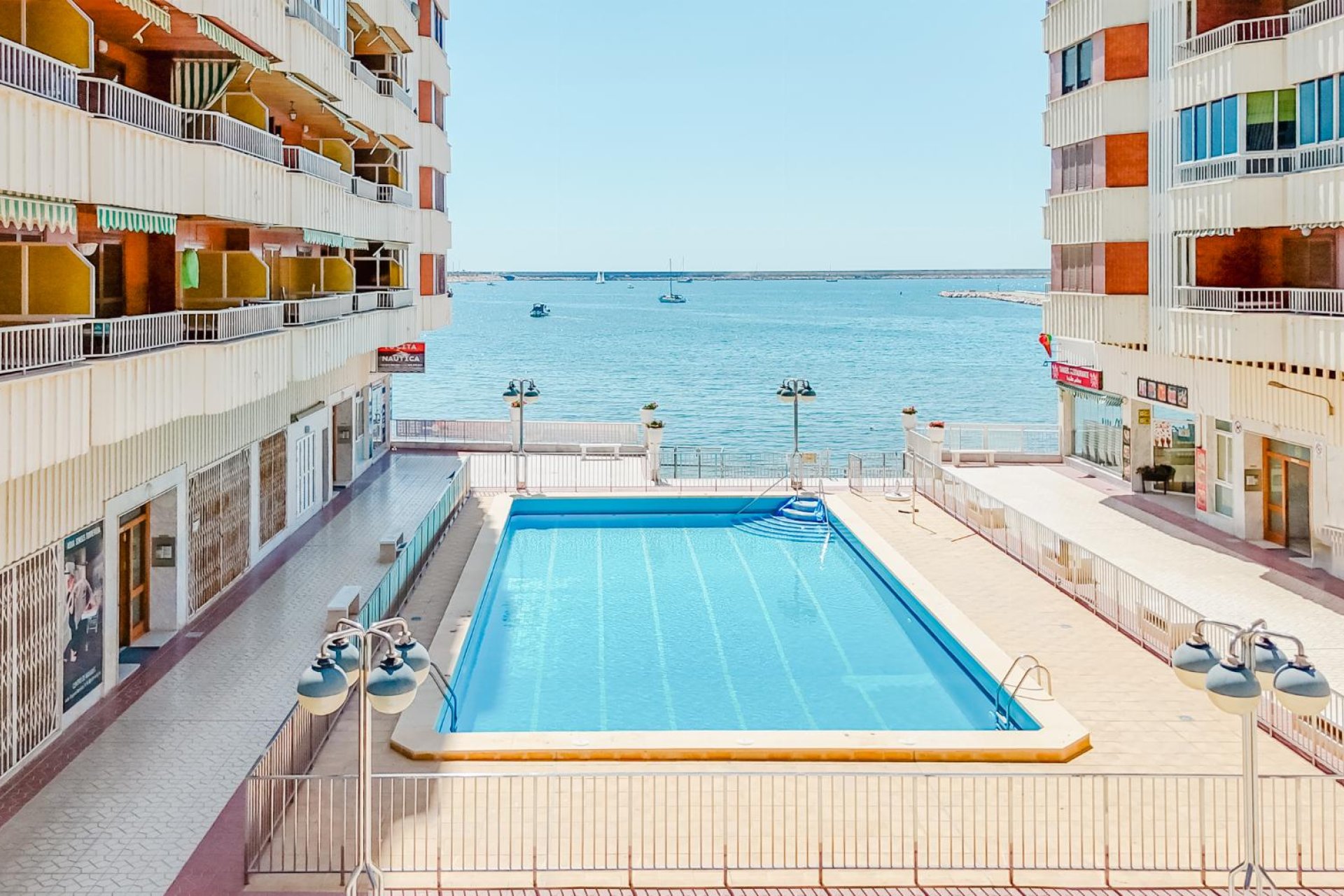 Reventa - Apartamento / piso -
Torrevieja - Playa del Acequión