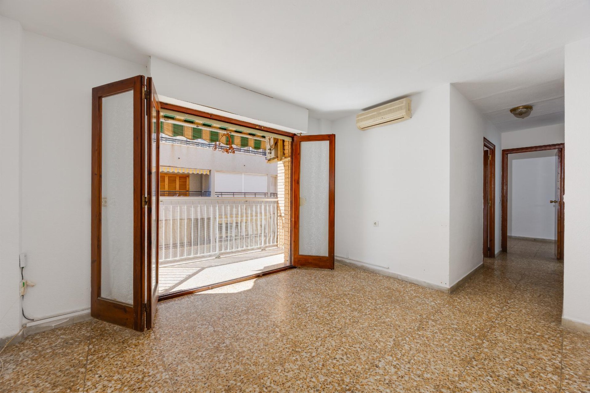 Reventa - Apartamento / piso -
Torrevieja - Playa del Acequión