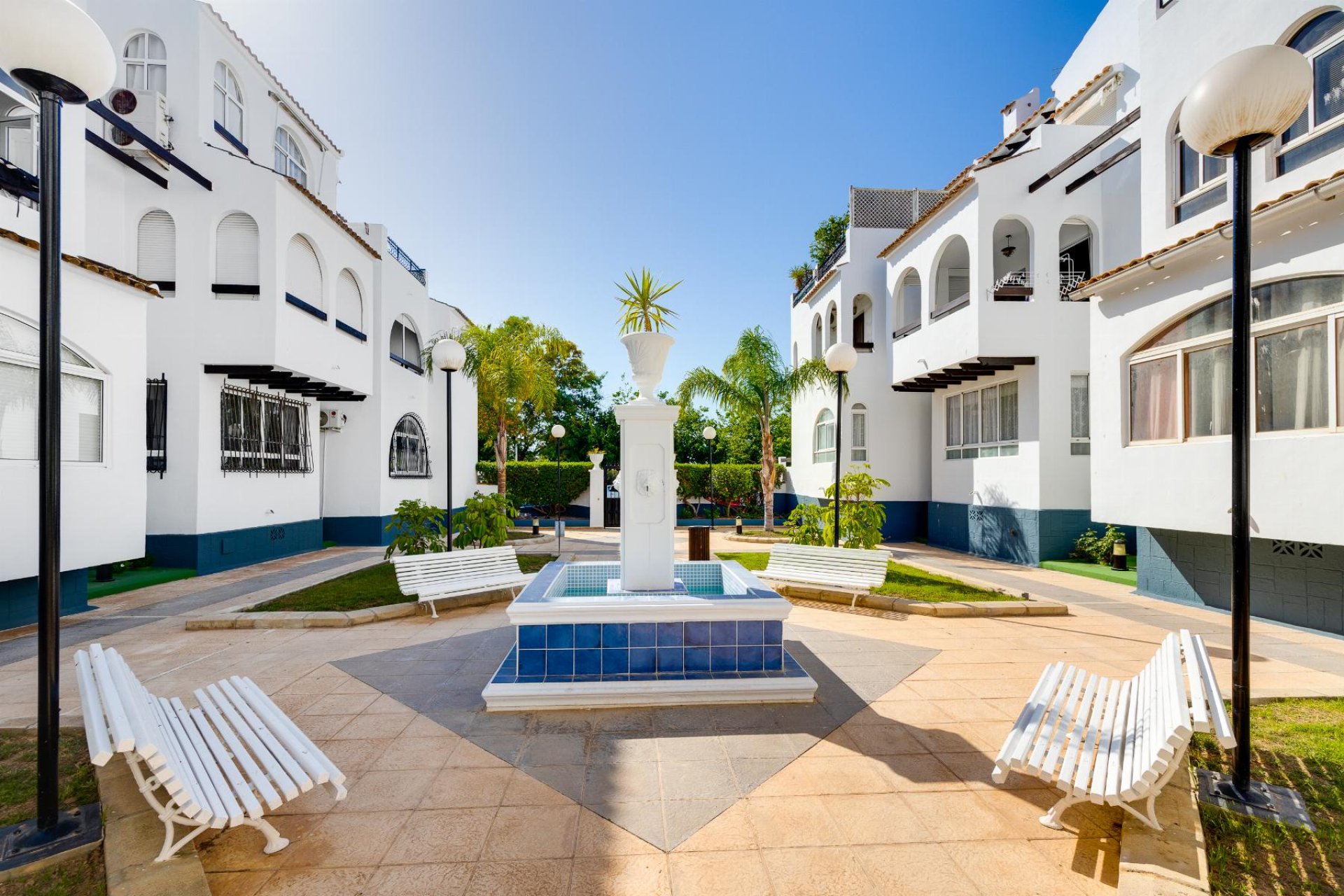 Reventa - Bungalow -
Torrevieja - playa de los naufragos