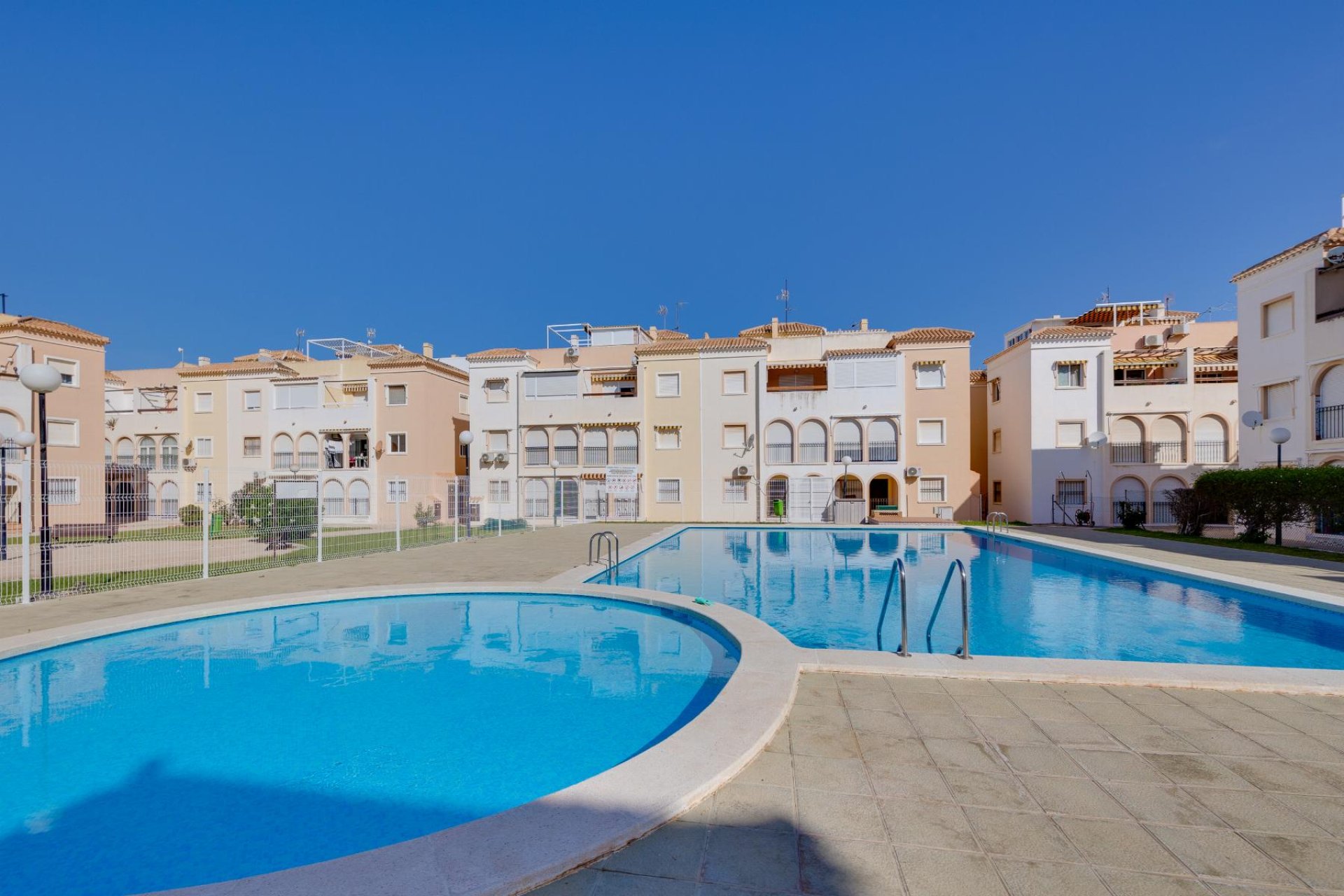 Reventa - Bungalow -
Torrevieja - playa de los naufragos
