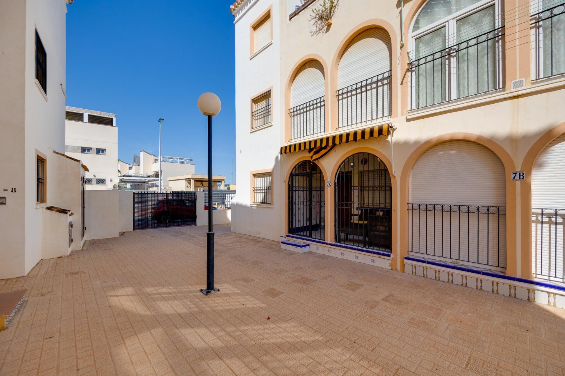 Reventa - Bungalow -
Torrevieja - playa de los naufragos