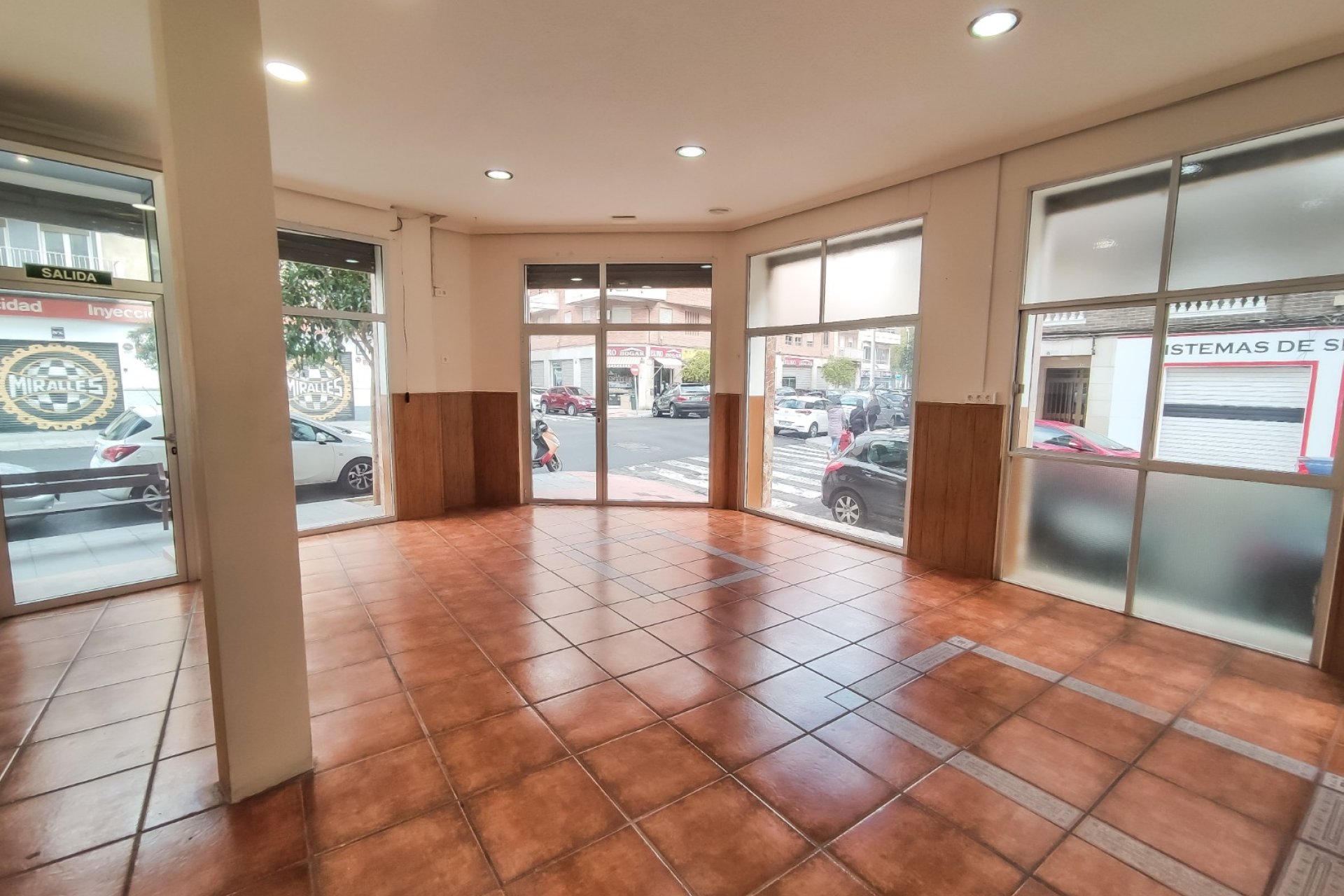 Reventa - Bussines Premises -
Elche - Plaza Crevillente