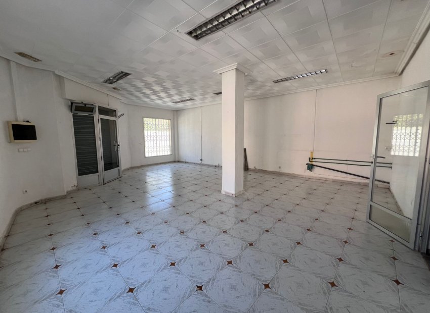 Reventa - Commercial Unit -
Jacarilla