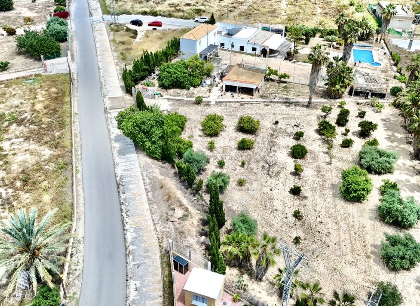 Reventa - Finca -
Los Montesinos