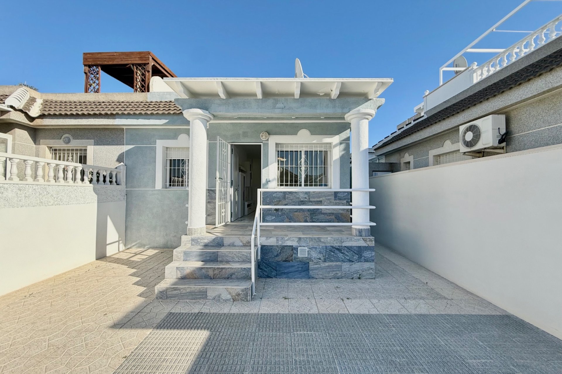 Reventa - Villa /Adosado -
Torrevieja - El Chaparral