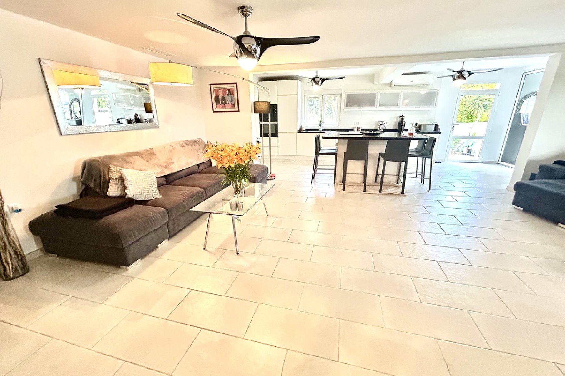 Reventa - Villa -
Catral