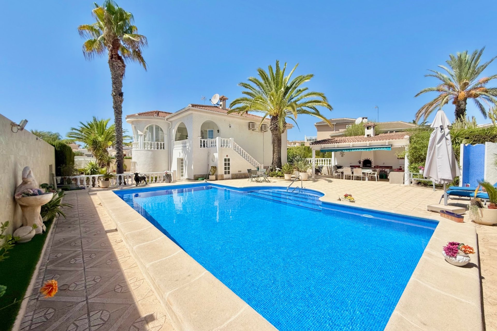 Reventa - Villa -
Ciudad Quesada - Centro de la Ciudad Quesada