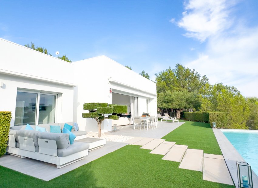 Reventa - Villa -
Dehesa De Campoamor - Las Colinas Golf Resort