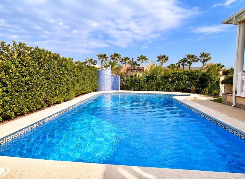 Reventa - Villa -
La Mata