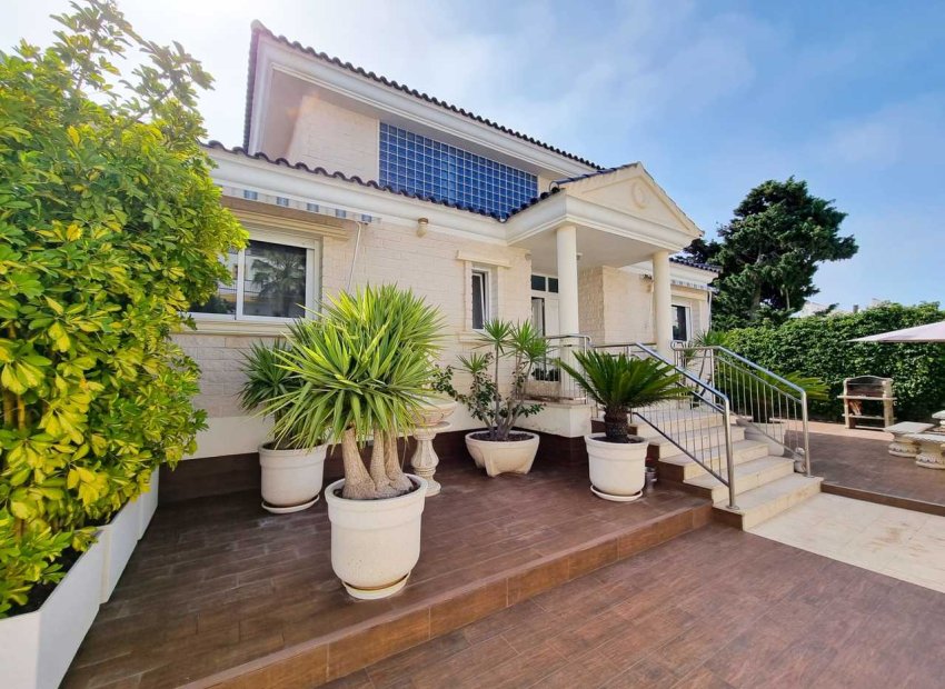 Reventa - Villa -
La Mata