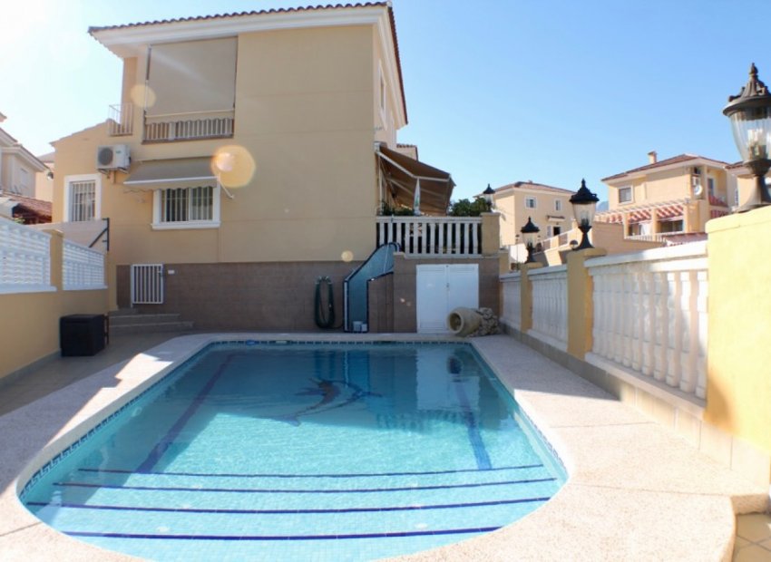 Reventa - Villa -
La Nucía - Urbanisations