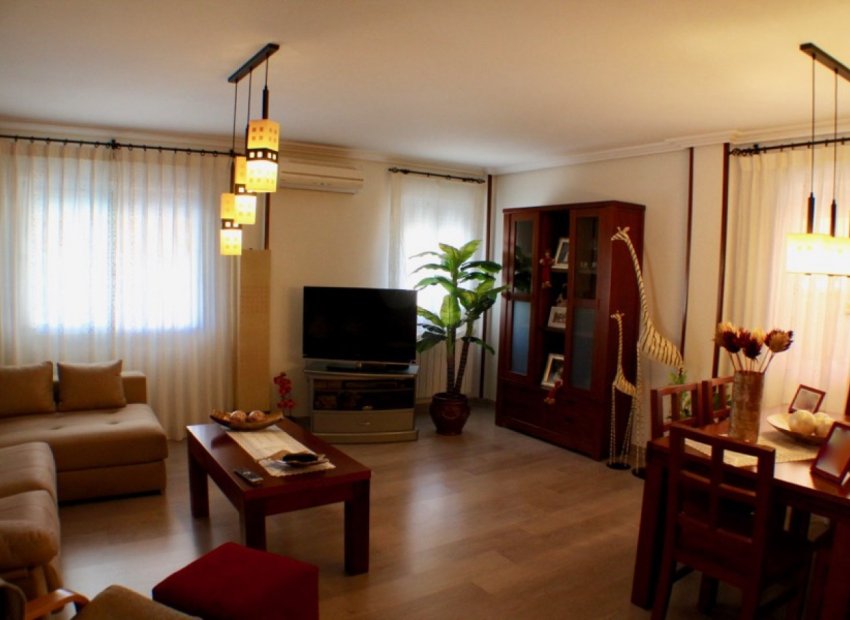 Reventa - Villa -
La Nucía - Urbanisations