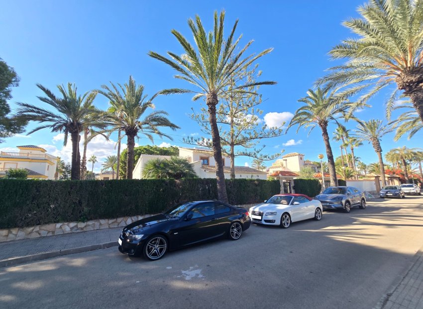 Reventa - Villa -
Orihuela Costa - Cabo Roig *