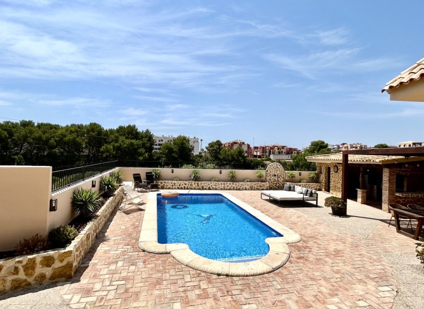 Reventa - Villa -
Orihuela Costa - La Zenia