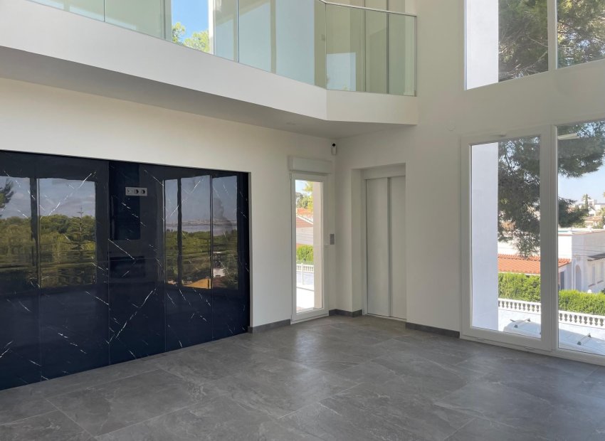 Reventa - Villa -
Torrevieja - Los Balcones