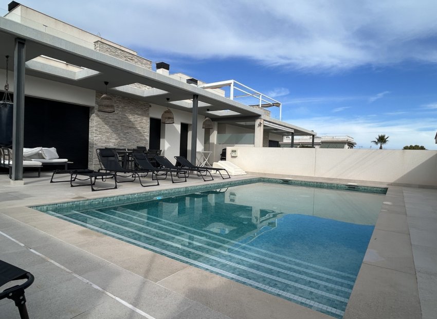 Reventa - Villa -
Torrevieja - Los Balcones