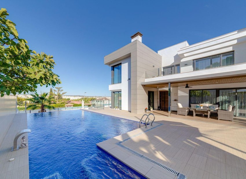 Reventa - Villa -
Torrevieja - Los Balcones