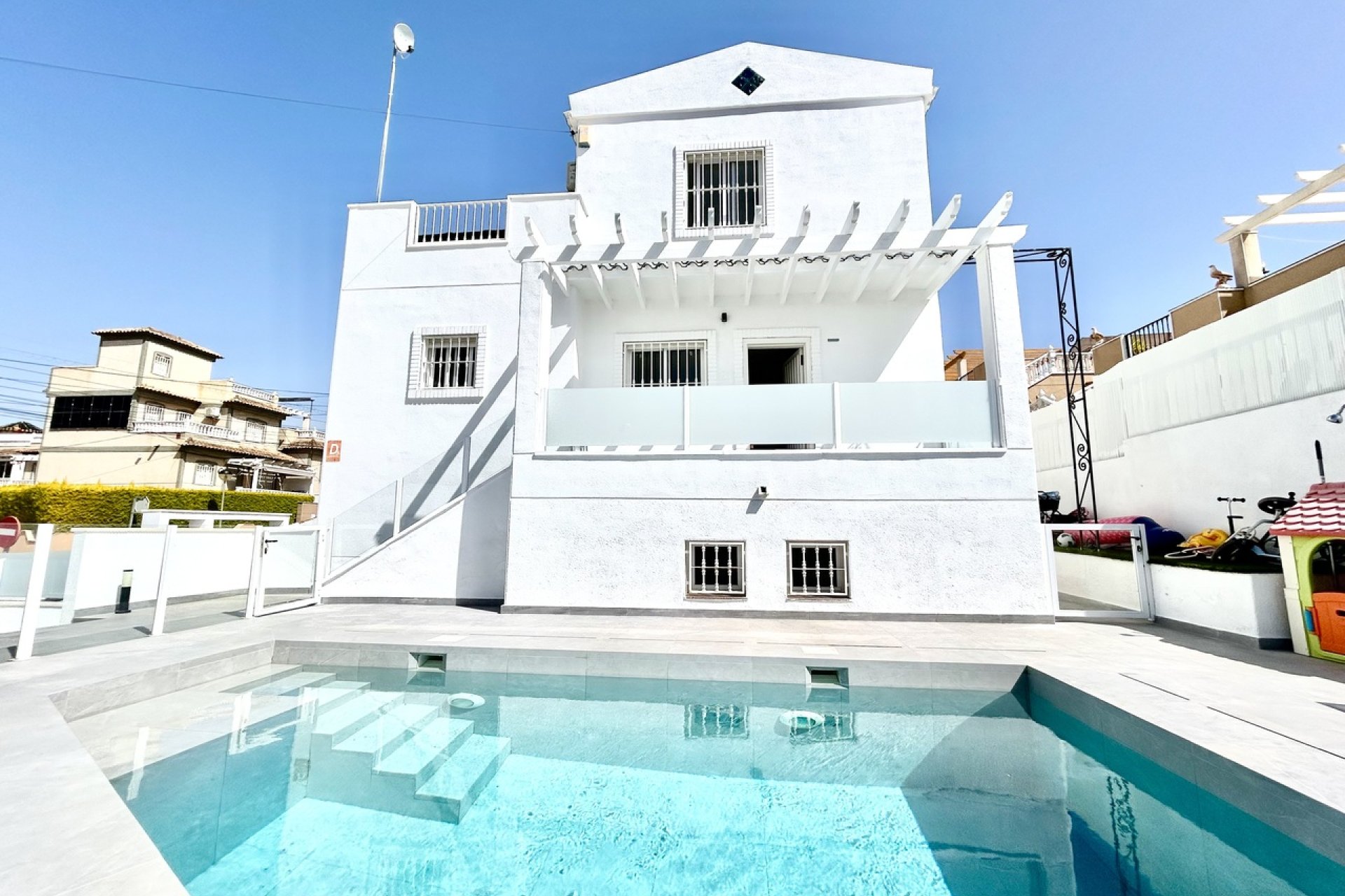 Reventa - Villa -
Villamartín - Villamartin