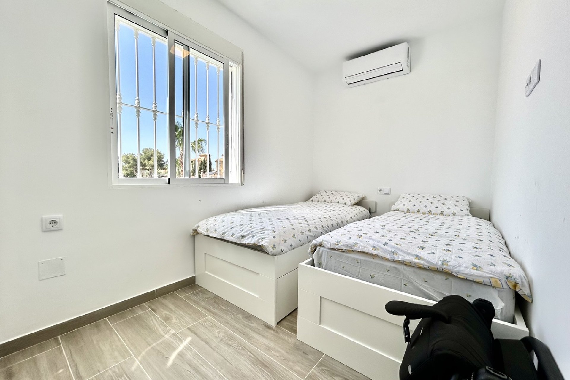 Reventa - Villa -
Villamartín - Villamartin