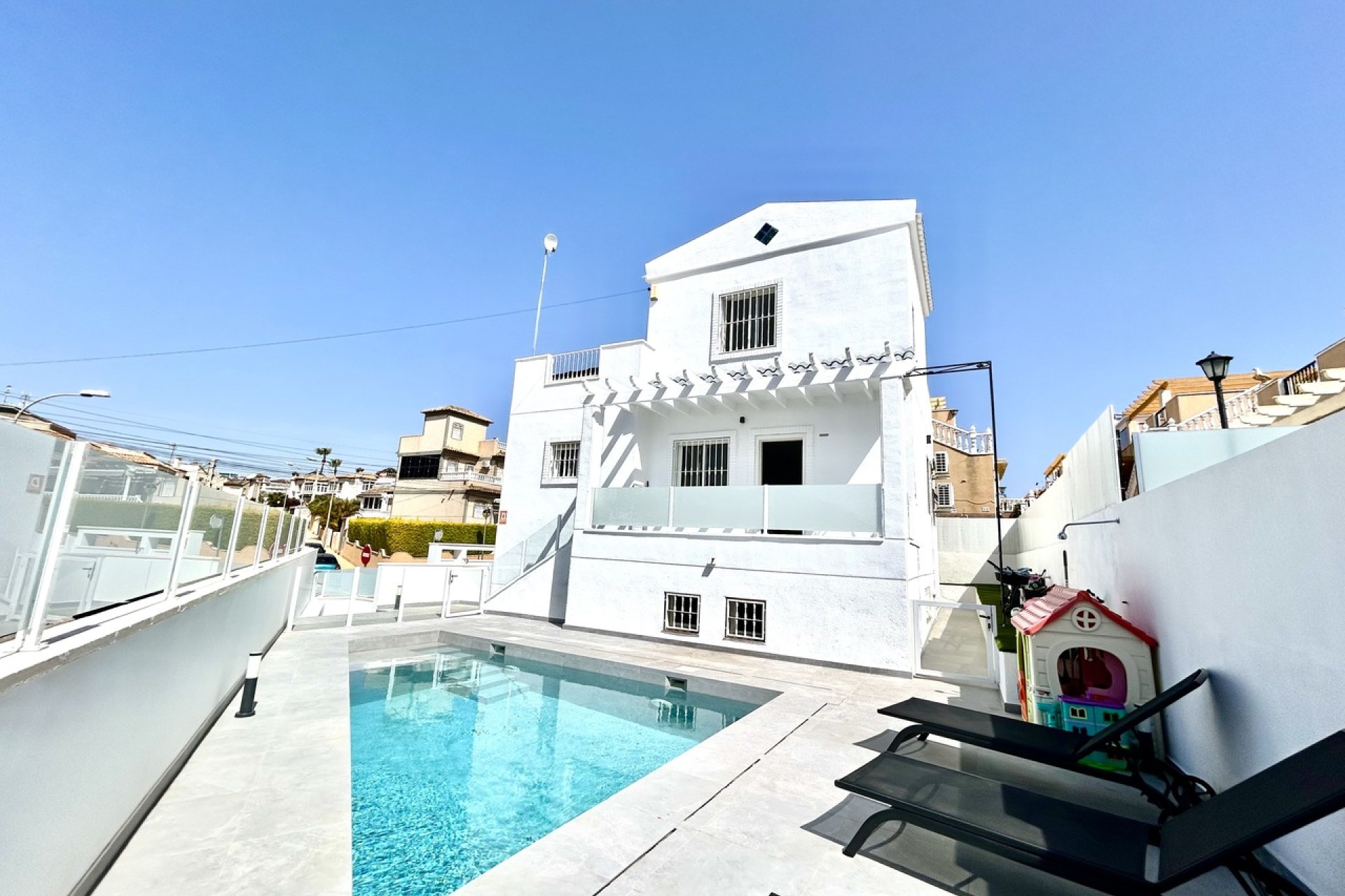 Reventa - Villa -
Villamartín - Villamartin