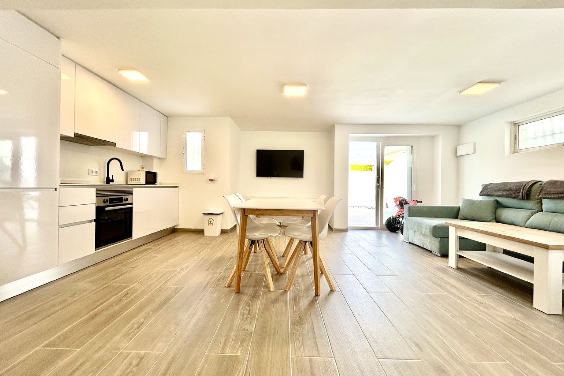 Reventa - Villa -
Villamartín - Villamartin