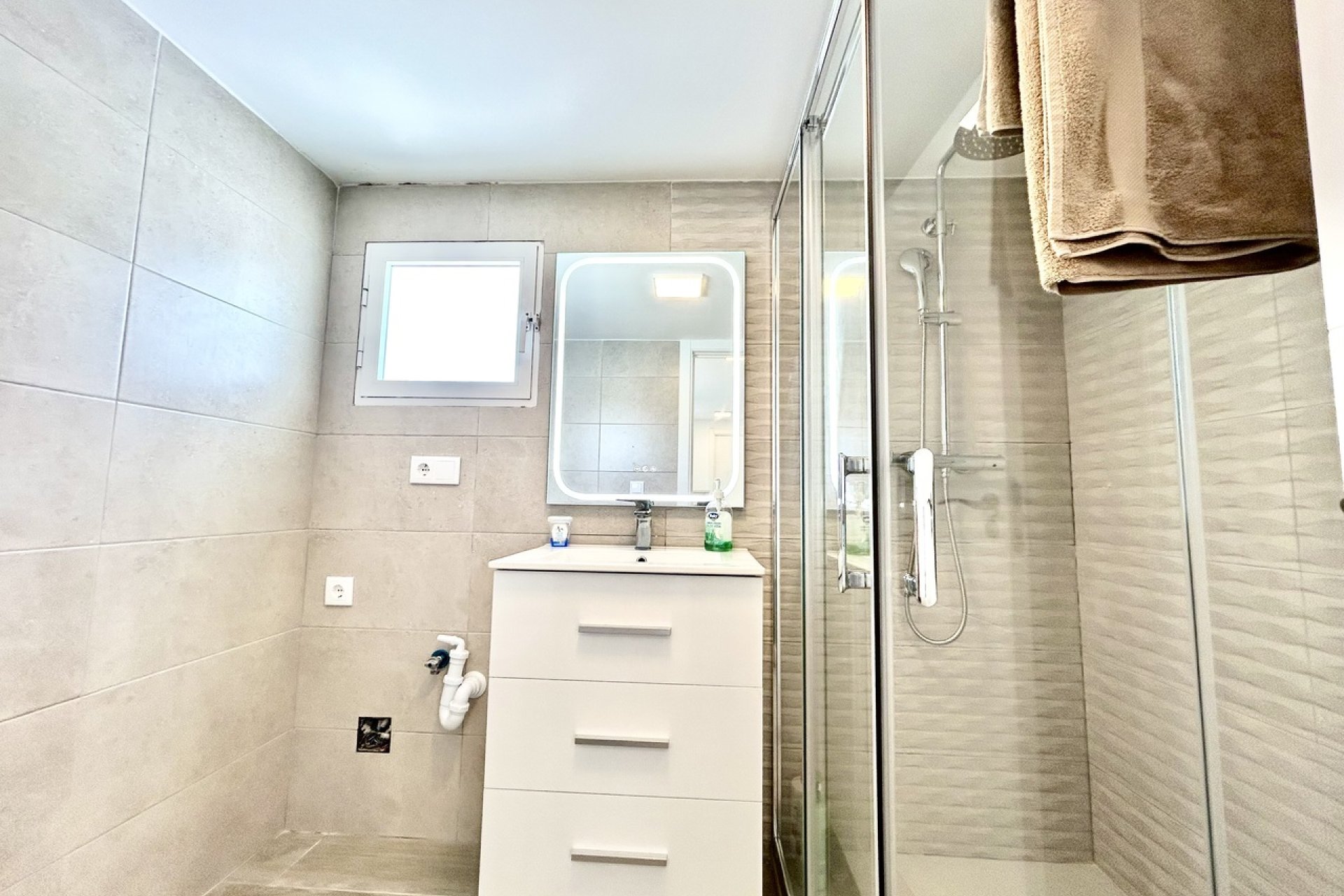 Reventa - Villa -
Villamartín - Villamartin