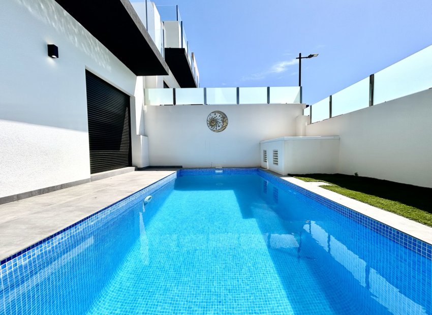 Reventa - Villa -
Villamartín - Villamartin