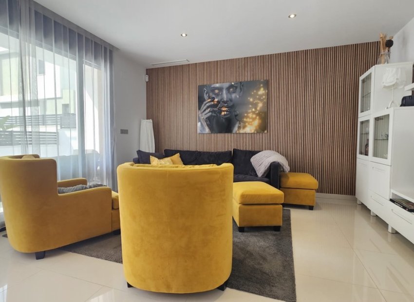 Reventa - Villa -
Villamartín - Villamartin