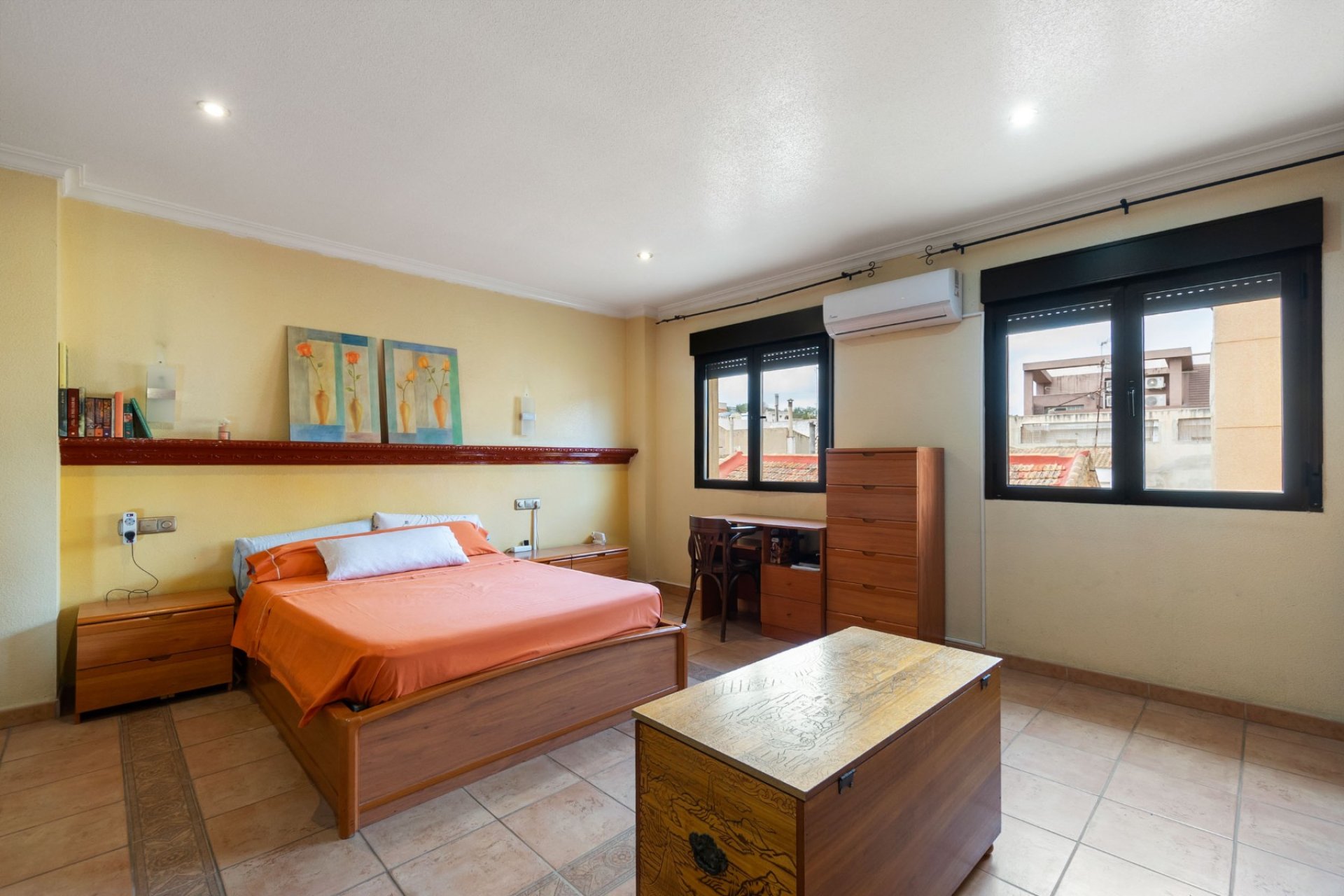 Riant rijtjeshuis met 3 slaapkamers, solarium en garage nabij golf in Rojales