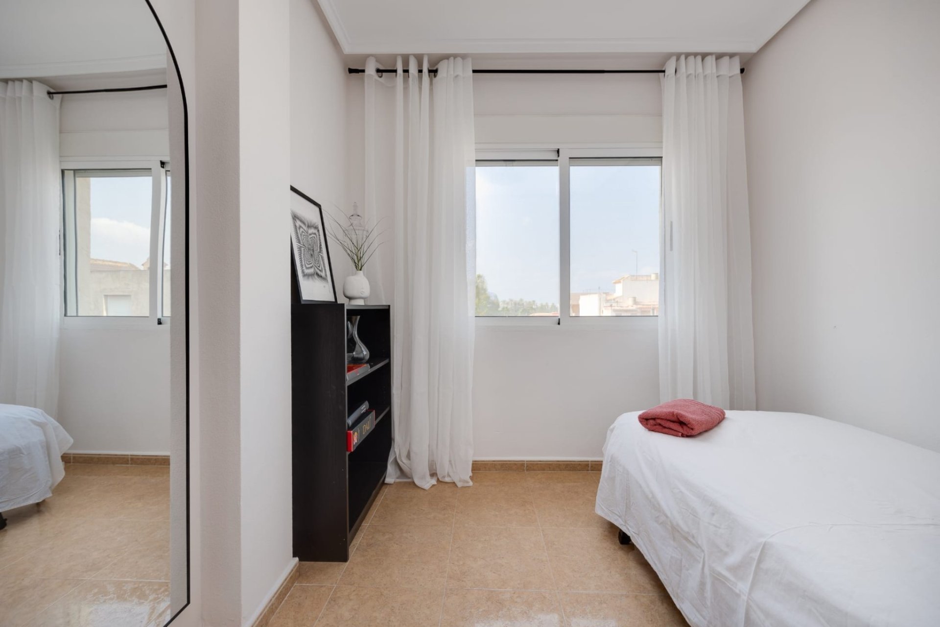 Ruim 3-slaapkamer appartement in Jacarilla centrum met balkon en lift