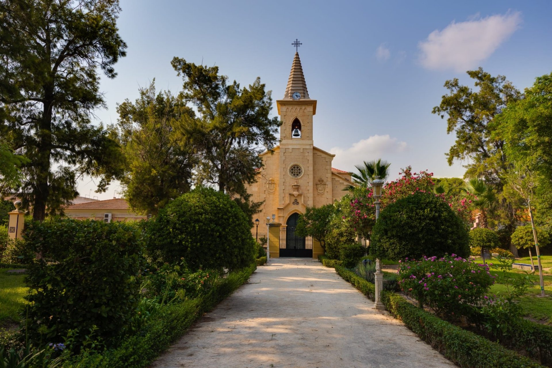 Ruim 3-slaapkamer appartement in Jacarilla centrum met balkon en lift